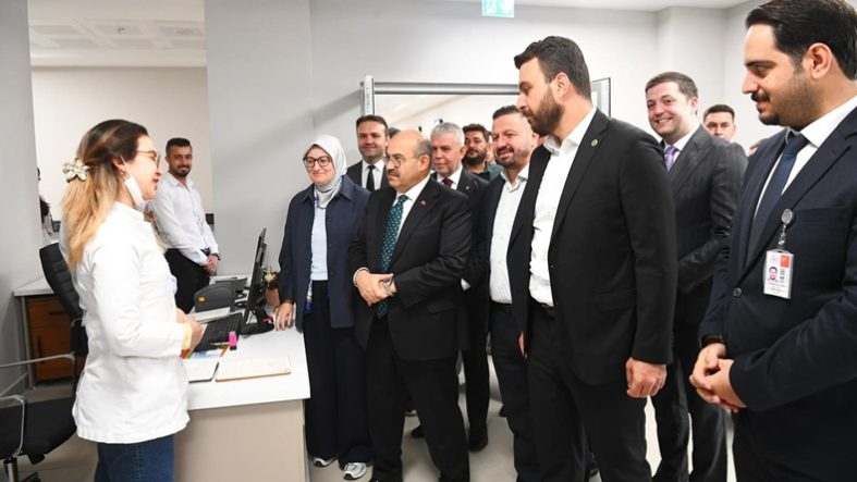 Sındırgı’da beklenen gün Yeni devlet hastanesi hasta kabulüne başladı (1)