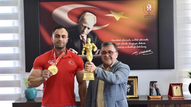 VERDİĞİ SÖZÜ TUTTU, ALTIEYLÜL’E ŞAMPİYONLUK GETİRDİ