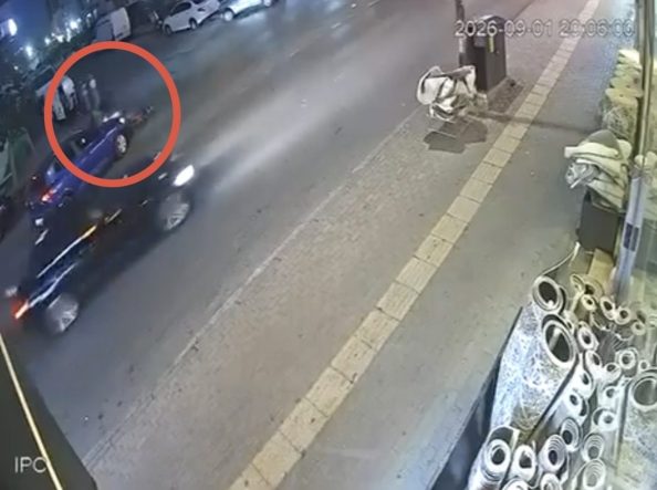 Bursa’da otomobil ile çarpışan motokurye yaralandı