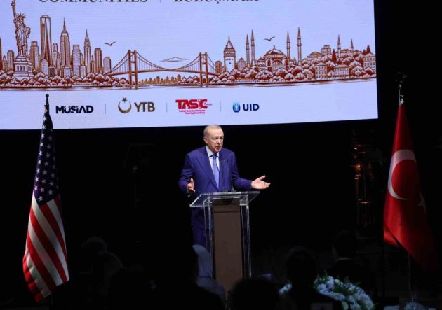 Cumhurbaşkanı Erdoğan: "Müslümanlardan entegre olmaları değil, asimile olmaları bekleniyor"