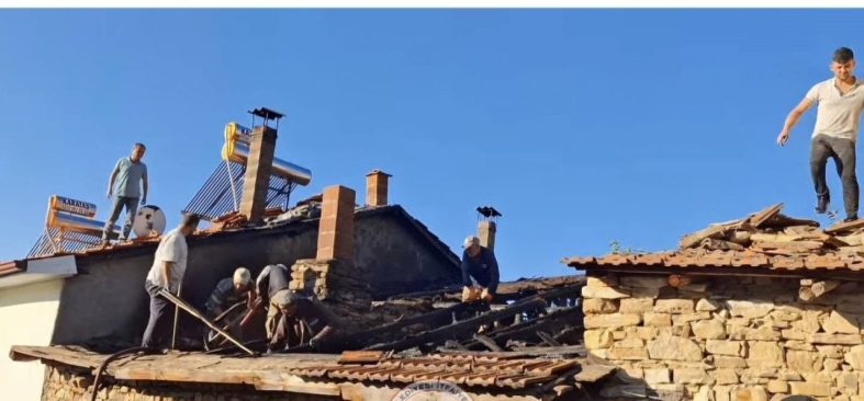 Emet’teki köy fırınında başlayan yangın çevre binalara sıçramadan söndürüldü