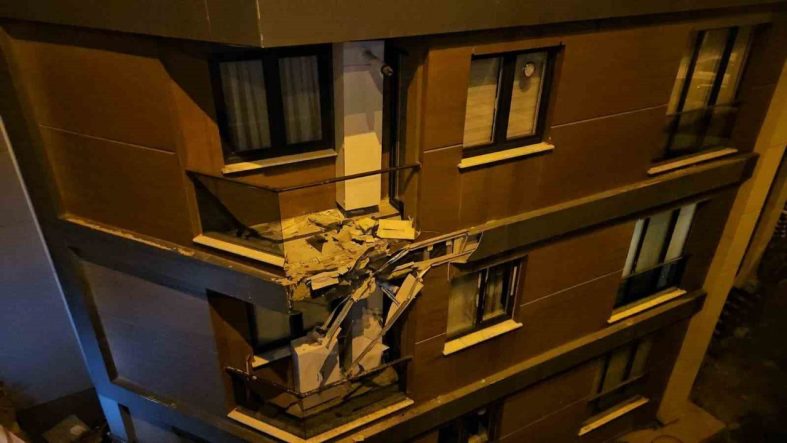 Eyüpsultan’da alkollü sürücü binaya çarptıktan sonra bahçeye uçtu: 2 yaralı