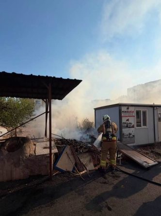 Kırıkhan’da odunluk ve bahçe yangını yaşandı