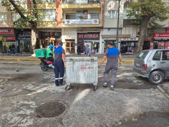 Patlamaların yaşandığı çöp konteynerinde bu defa da yangın çıktı