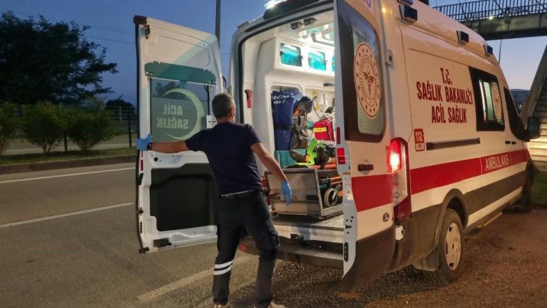 Sinop’ta üst geçit merdiveninden düşen çocuk yaralandı