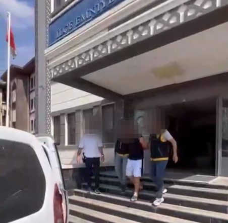 Yaralama ve öldürmeye teşebbüs suçlarından aranan şüpheli, 4 silahla yakalandı