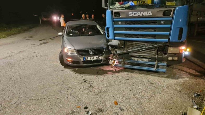 Zonguldak’ta tır ile otomobil çarpıştı