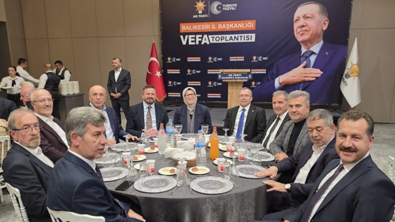 AK Parti Balıkesir’de Geçmiş Dönem Teşkilat Mensupları Bir Araya Geldi (1)
