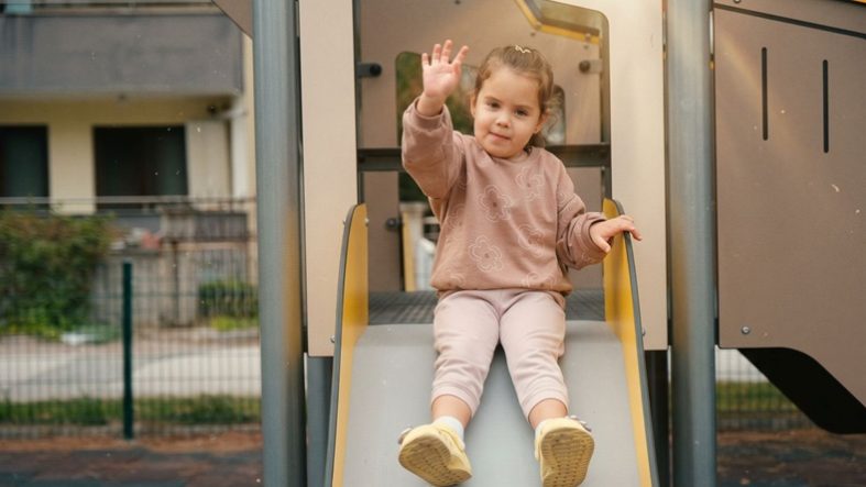 ALTIEYLÜL’DE ÇOCUKLAR İÇİN DAHA GÜVENLİ PARKLAR (1)