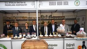 Akın, 21. Ayvalık Uluslararası Zeytin Hasat ve Turizm Festivali’ne katıldı (1)
