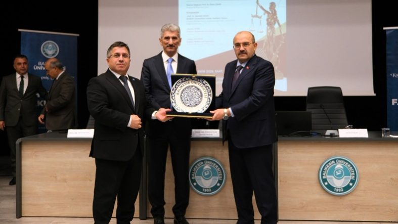 Anayasa Mahkemesi Üyeleri Balıkesir’de Hukuk Dünyasının Önemli Konusu Masaya Yatırıldı (2)