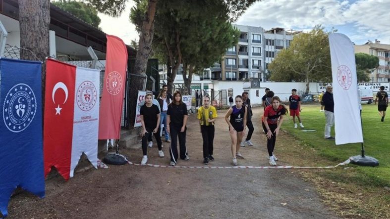 Balıkesir'de Cumhuriyet Kupası Atletizm Yarışları düzenlendi