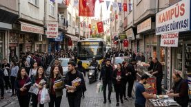 Balıkesir’de Öğrenci Ekonomisi Esnafın Yüzünü Güldürdü!
