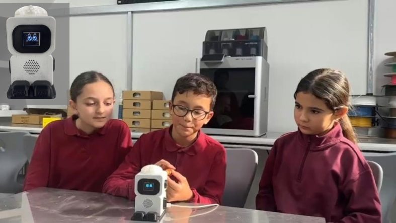 Balıkesir’de Öğrenciler Yapay Zekâ Robotu Yaptı! Adını da “Hacı Abi” Koydular
