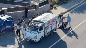 CEZAEVİ FİRARİSİNİN ZEYTİN İŞÇİSİ KILIĞINDAKİ KAÇIŞI JANDARMAYA TAKILDI