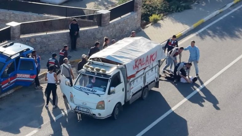CEZAEVİ FİRARİSİNİN ZEYTİN İŞÇİSİ KILIĞINDAKİ KAÇIŞI JANDARMAYA TAKILDI
