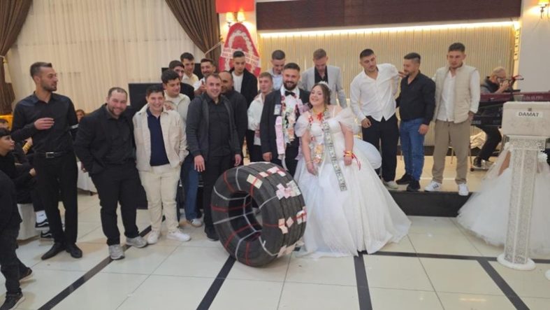 Balıkesir'de damada altın yerine tır lastiği taktılar