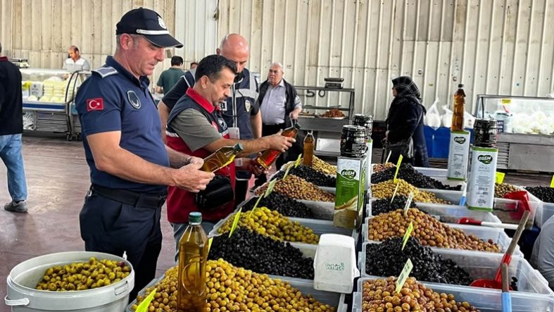 Balıkesir’de gıda denetimleri sıklaştı Ekipler bu ürünlerin peşine düştü (2)