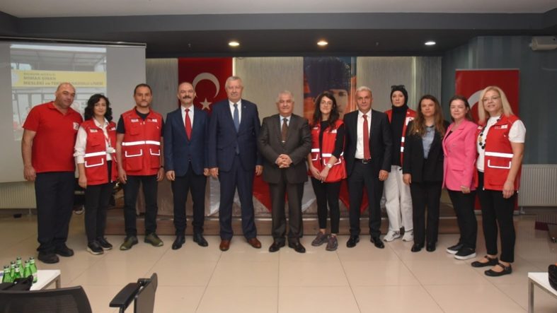 Balıkesir’de okullar kan bağışı için yarıştı