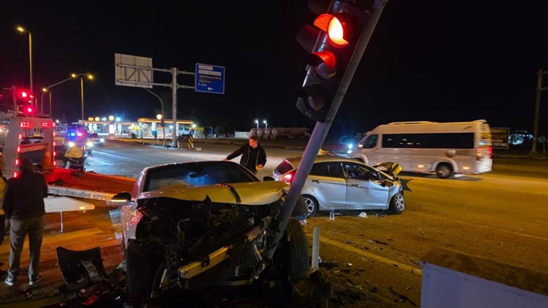 Bandırma Hastane Kavşağı’nda trafik kazası: 3 yaralı