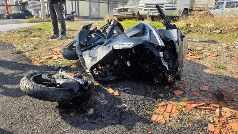 Bandırma’da otomobil ile motosiklet çarpıştı: 2 yaralı