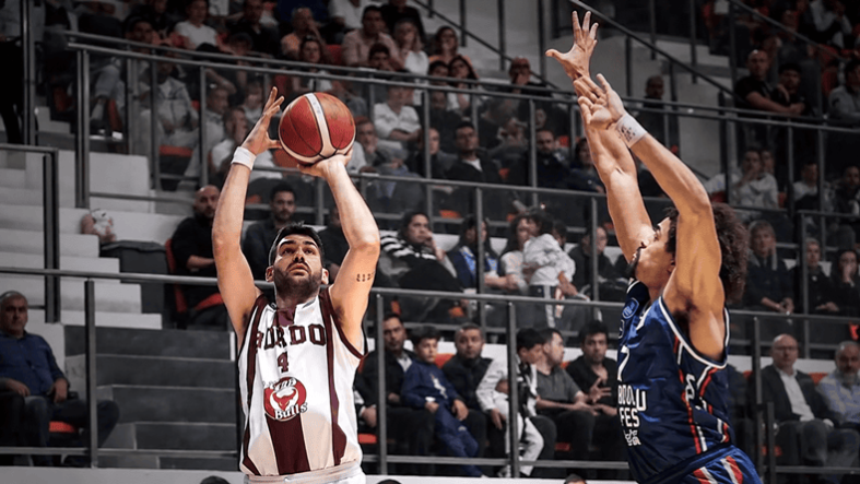 Bordo Bandırma, Anadolu Efes'i zorladı
