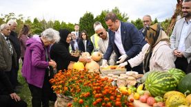 Büyükşehir Kadın Çiftçilerin Emeğini Koruyor, Ata Mirasını Geleceğe Aktarıyor (1)