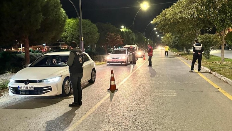 Edremit’te polisten suçlulara geçit yok: 39 aranan şahıs yakalandı