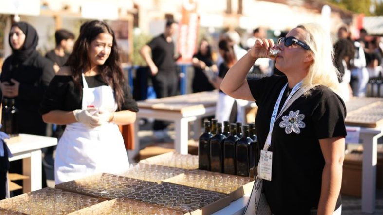 Edremit’te tarihi gün 13 bin kişilik Guinness Dünya Rekoru denemesi başladı
