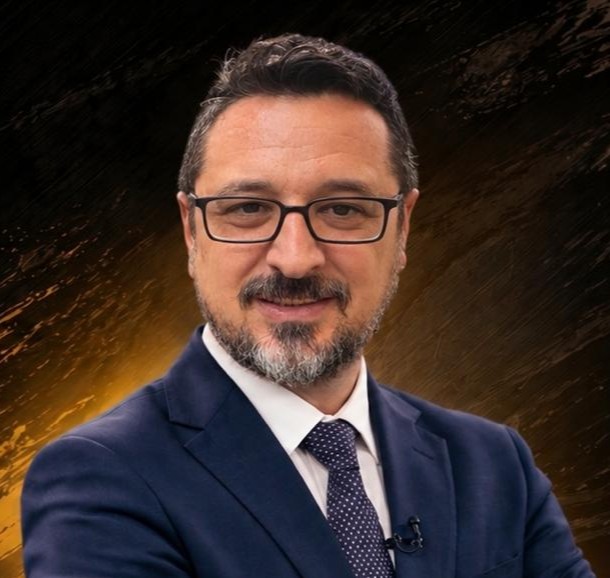 İlkan Toprak İlkan Toprak yazar fotoğrafı