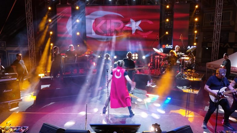 Kıraç Edremit’te Sahne Alacak! Cumhuriyet Coşkusu Konserle Taçlanacak