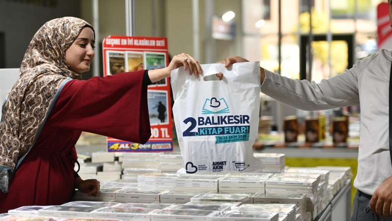 Kultur Sanat ve Edebiyatin Kalbi 2. Balikesir Kitap Fuarinda Atiyor 1