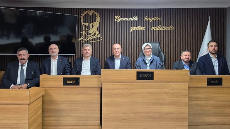 Marmara Adası’nda Yeni Dönem! AK Parti Heyeti Adaya Çıkarma Yaptı