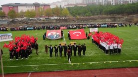Sındırgı’da Cumhuriyet Bayramı coşkusu stadyuma taştı (1)