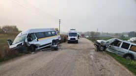 Susurluk’ta İşçi Servisi ile Otomobil Çarpıştı 10 Yaralı