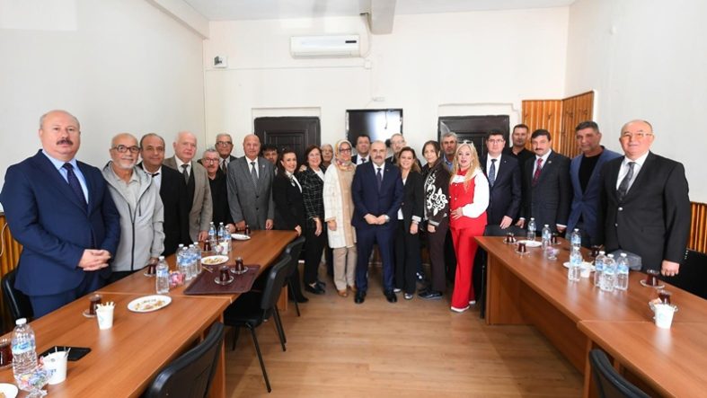 Vali Ustaoğlu’ndan Balıkesirli Muhtarlara Önemli Mesaj “Kapımız Her Zaman Açık” (1)