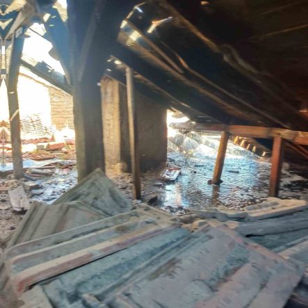 Çivril’de eski belediye binasında yangın çıktı