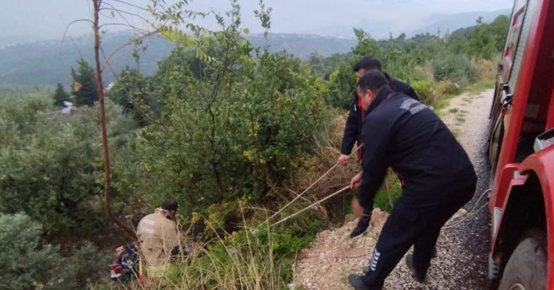 Defne’de kayalıklardan düşen vatandaş yaralandı