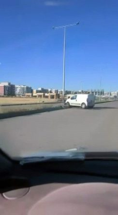 Diyarbakır’da araç refüje çıktı: 1 yaralı