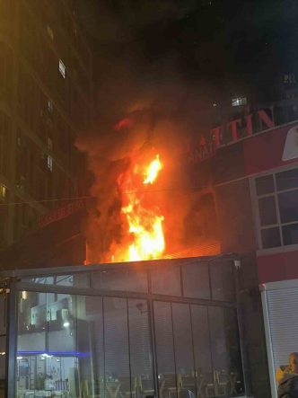 Esenyurt’ta iki katlı iş yerinde yangın: 1 yaralı