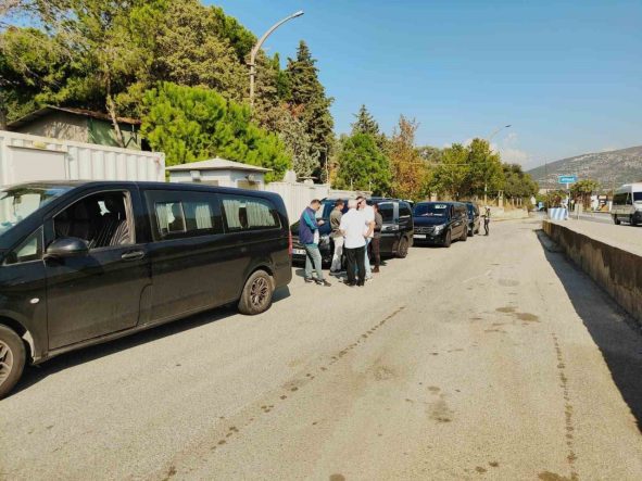 Kuşadası’nda turist taşıyan araçlara sıkı denetim