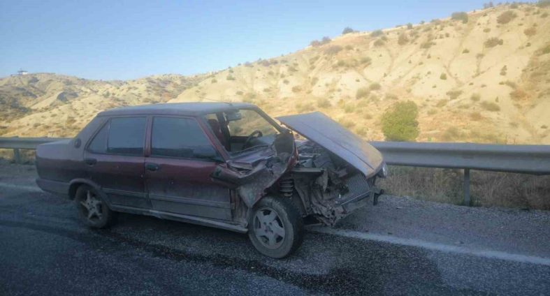 Otomobil bariyerlere çarptı: 1 yaralı