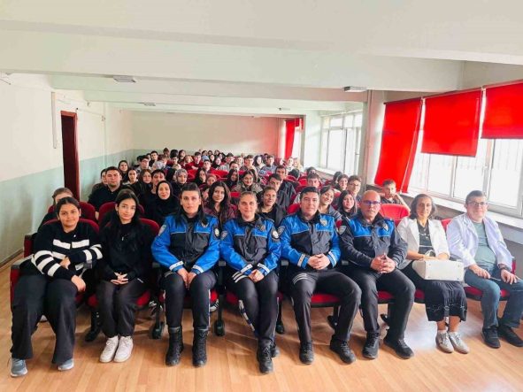 Polisten öğrencilere yönelik güvenlik ve bilinçlendirme eğitimi