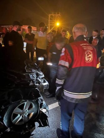 Samandağ’da angusa çarpan otomobilin sürücüsü yaralandı