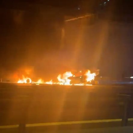 Sarıyer’de trafik kazasının ardından 2 otomobil alev topuna döndü